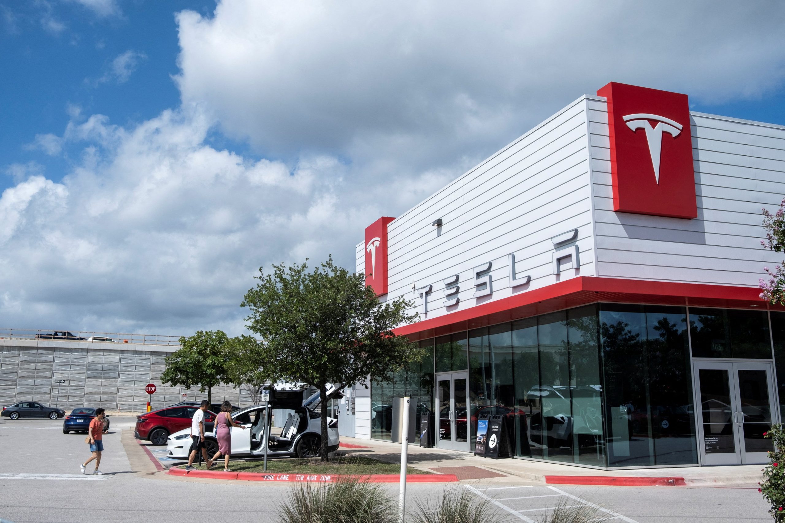 Tesla anunció su llegada a Uruguay en medio del boom de los autos eléctricos