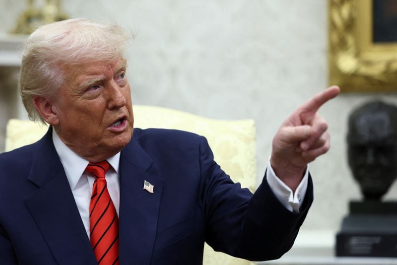 Trump calificó de “ridícula” la relación de Estados Unidos con la OTAN y volvió exigir que Europa aumente el gasto militar (REUTERS)