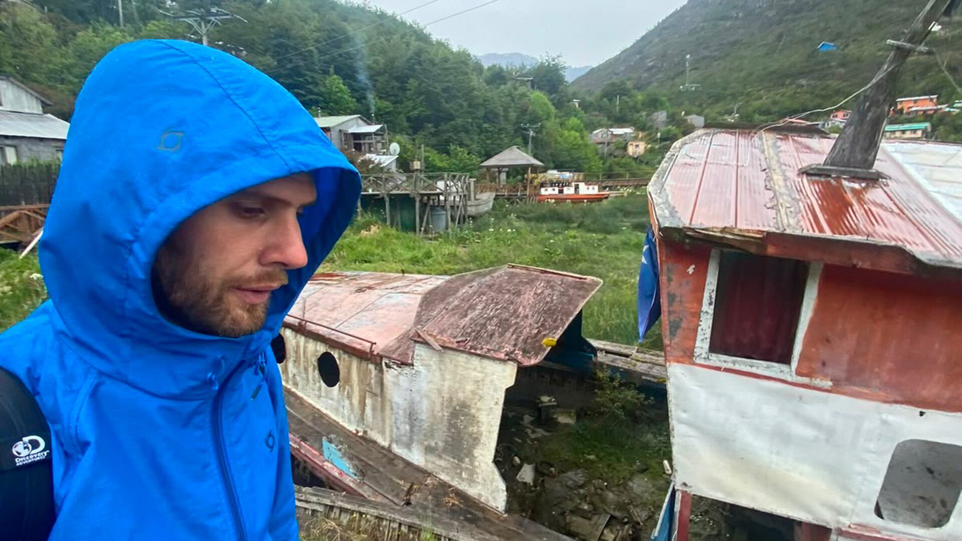 Un argentino en el único pueblo del mundo sin calles donde la gente solo camina por pasarelas: “Un tesoro escondido en la Patagonia”