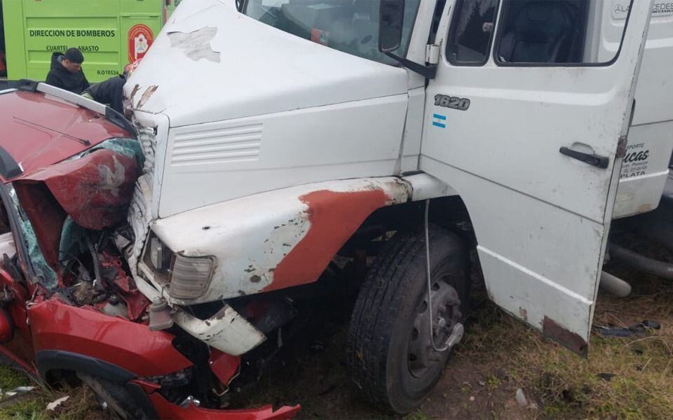 Un conductor a bordo de un Audi chocó y huyó en pleno centro de La Plata: buscan identificarlo a través de las cámaras