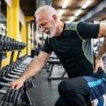 Un entrenador explicó tres ajustes clave para continuar ganando fuerza y masa muscular a partir de los 50 años