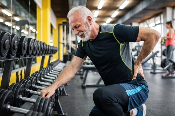 Un entrenador explicó tres ajustes clave para continuar ganando fuerza y masa muscular a partir de los 50 años