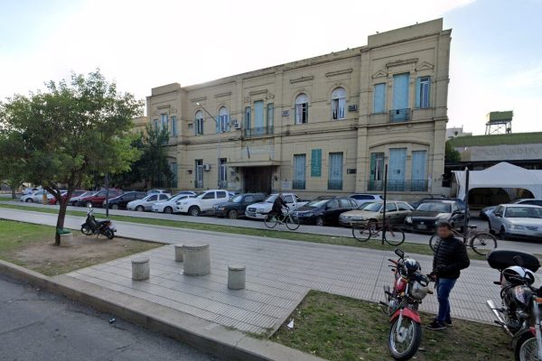 Un hombre murió en medio de un enfrentamiento armado entre vecinos de un barrio de Mendoza