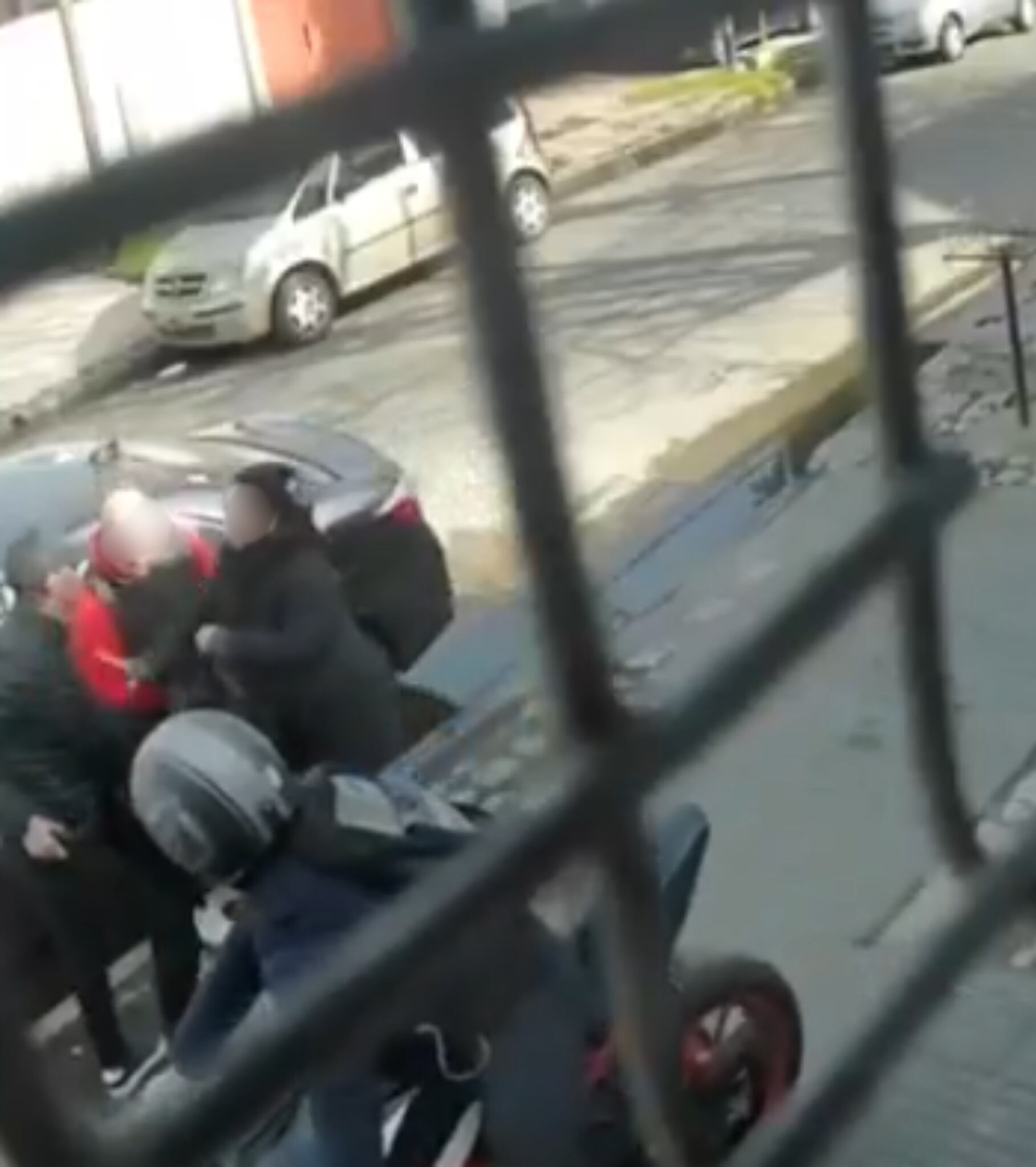 La pareja regresaba de retirar dinero (Captura de Video)