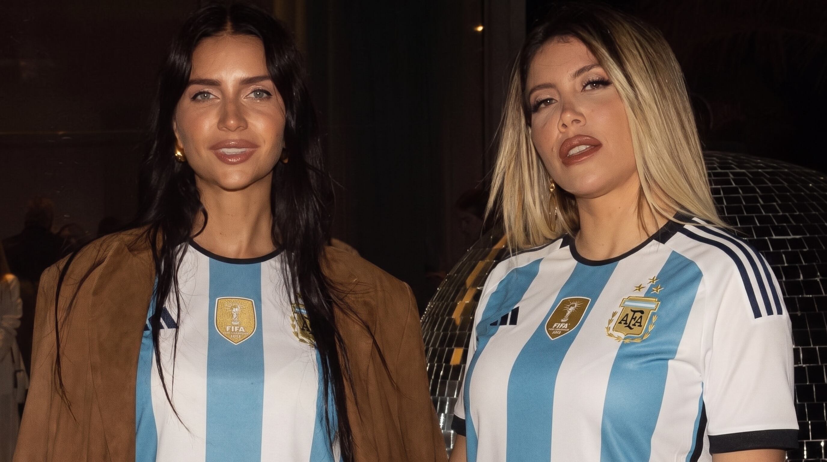 Las hermanas Nara vivieron un emotivo reencuentro en la previa de la final de la Copa del Mundo (VisualesIA ScribNews)