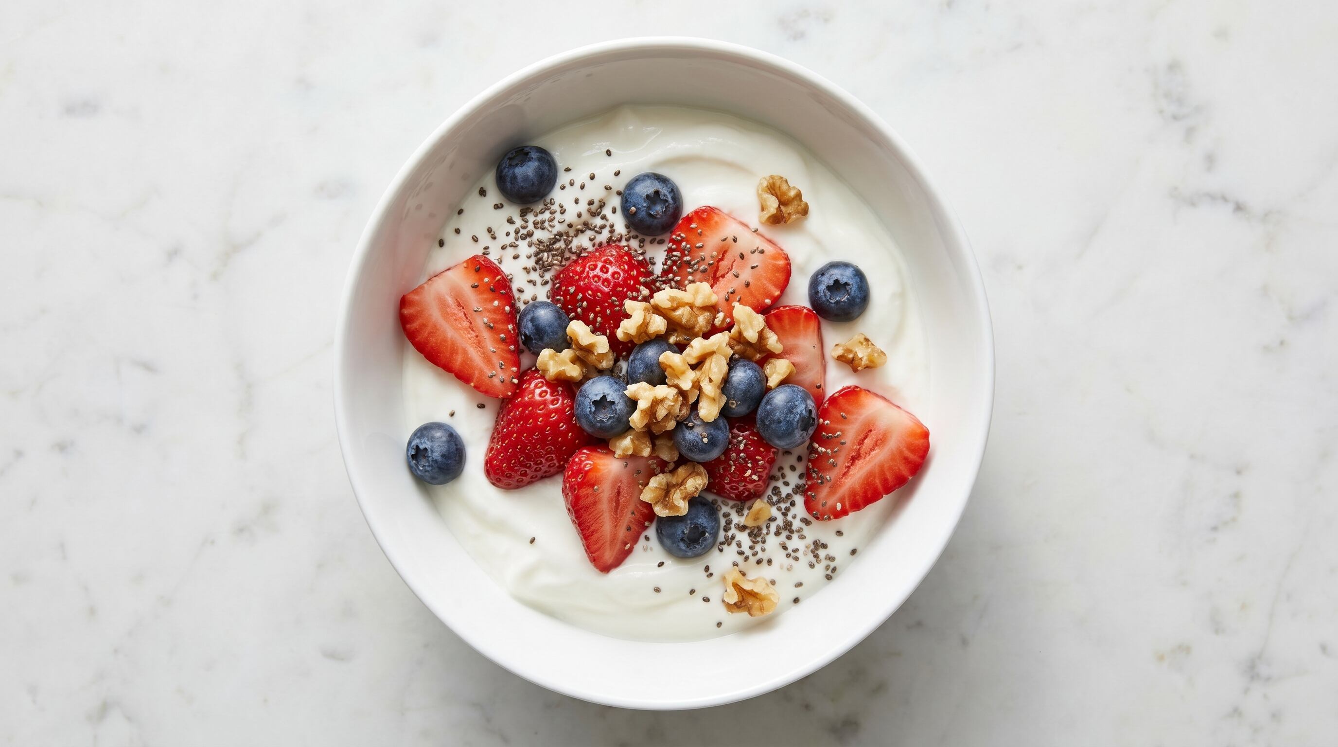 Avena con yogur y manzana suma grano entero con fibra soluble, más proteína y pectina de la fruta para ampliar el aporte de fibras con distintos perfiles. (Imagen Ilustrativa Infobae)