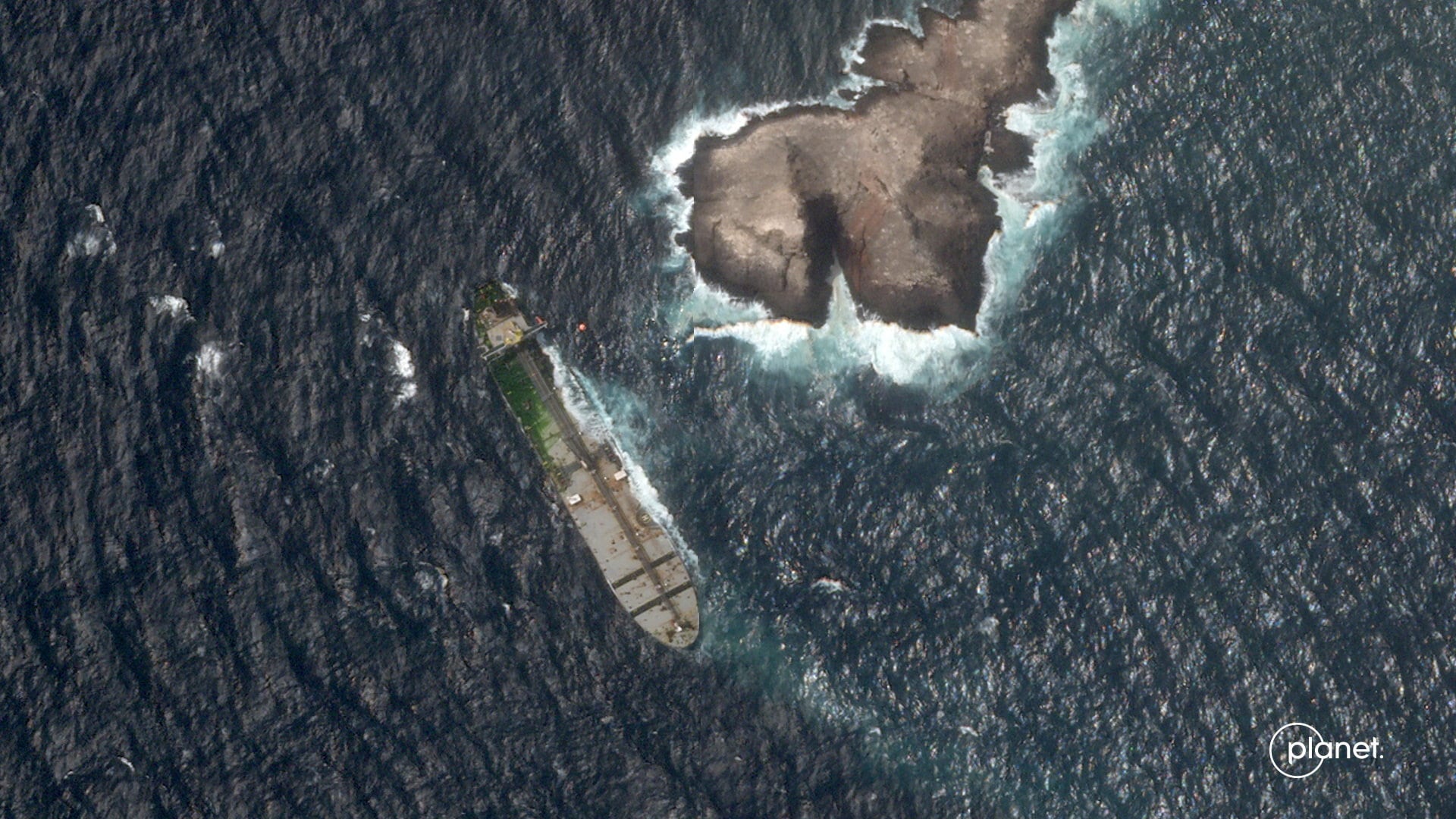 La embarcación identificada como Caroline Bezengi cargó un millón de barriles de petróleo crudo el 11 de mayo en la terminal rusa de Sheskharis, sobre el mar Negro, según datos de la firma Kpler (REUTERS)