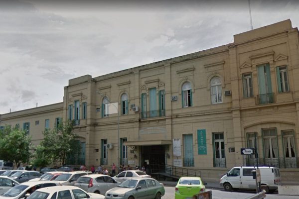 Apuñalaron a un hombre en Santa Fe en medio de un intento de robo