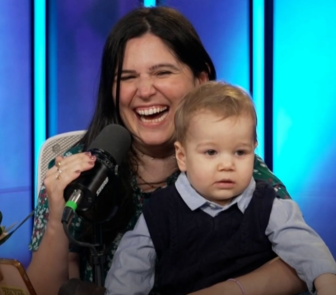 Caro Trippar junto a su hijo Milo, su hijo de un año y cinco meses