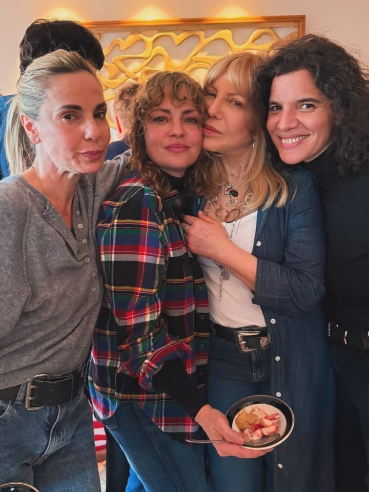 Entre los invitados al festejo de Cecilia Roth estuvieron Dolores Fonzi, la Negra Vernaci, Ofelia Fernández, Martín Rechimuzzi y Julieta Cardinali