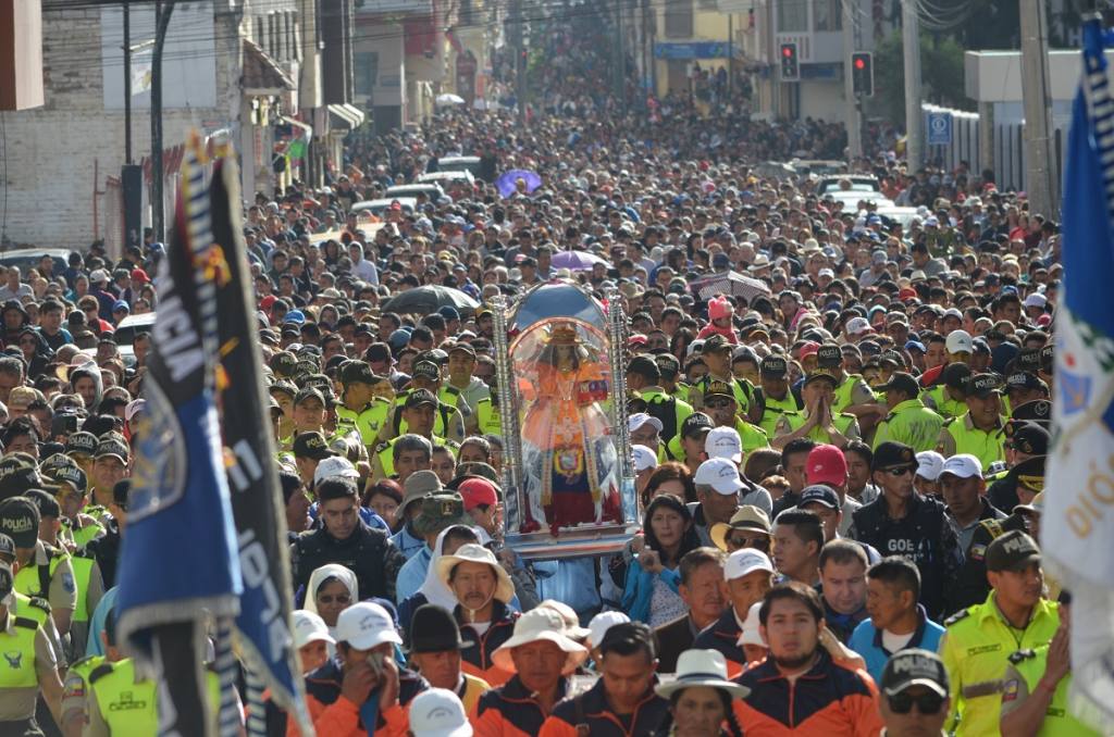 Medio millón de fieles peregrinan cada año para acompañar a la imagen mariana (Créditos: El Mercurio)