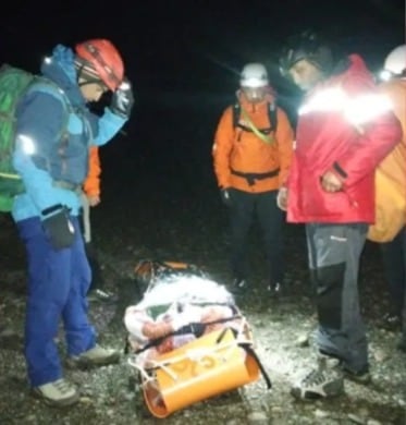 Con un operativo aéreo rescataron a una pareja de puesteros aislada por las nevadas en Neuquén