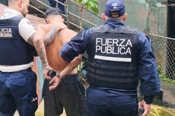 Costa Rica: Autoridades recapturan a dos reclusos fugados de un centro penitenciario
