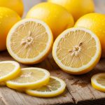 Cuáles son los beneficios y riesgos de consumir jugo de limón, según la ciencia