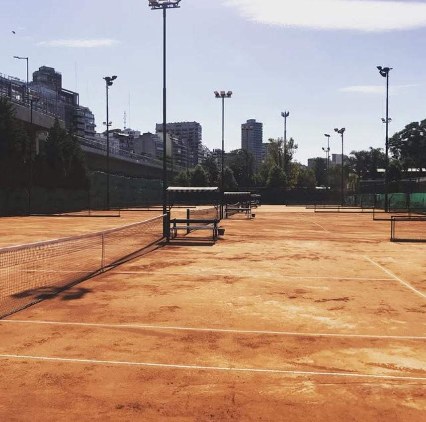 Eundado en 1922, ADR posee 12 canchas de polvo de ladrillo