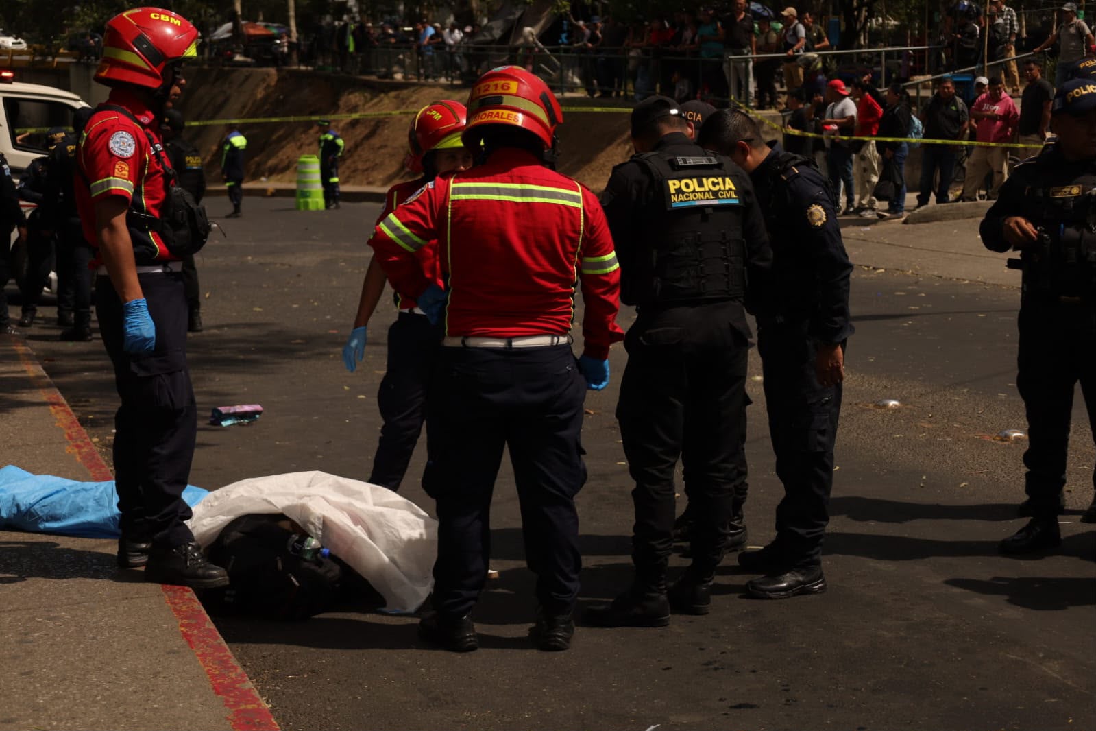 La agresión ocurrió en la 6.ª avenida y 42 calle, cerca del estadio El Trébol y del puente Las Calaveras, donde atacaron a cuatro personas. (Bomberos Municipales)
