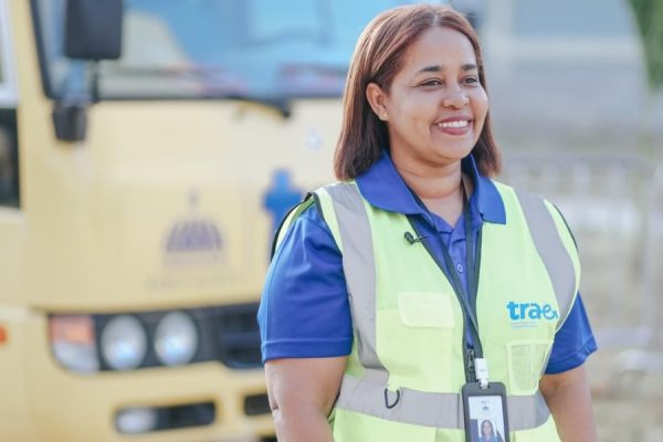 Distribuyen 29 autobuses escolares para cubrir el transporte antes del ciclo 2026-2027 en República Dominicana