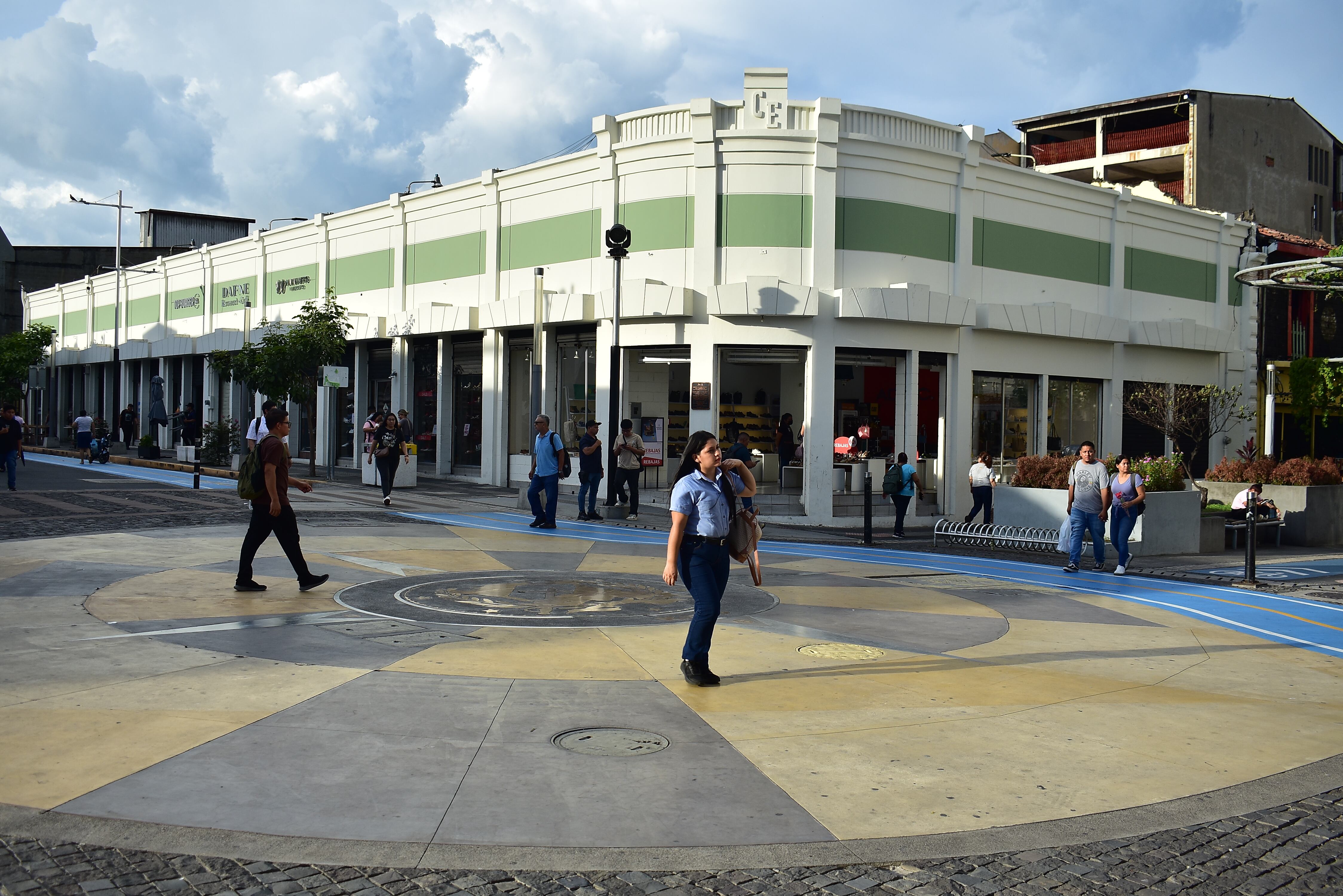 Villalona señaló que la industria y los servicios podrían enfrentar dificultades operativas si la jornada laboral cambia sin un análisis sectorial. (Infobae Centroamérica/Emerson Del Cid)