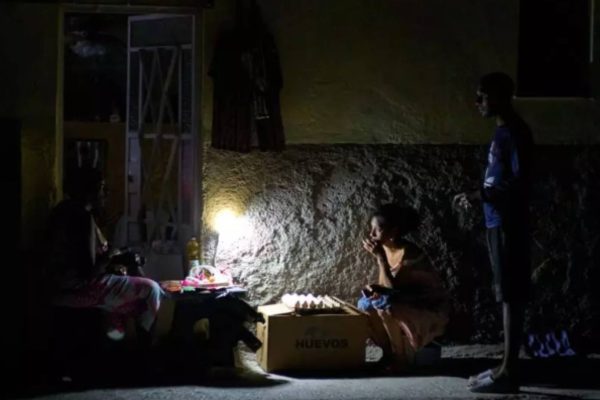 El 71 % de Cuba afrontará apagones simultáneos este domingo por la tarde y la noche