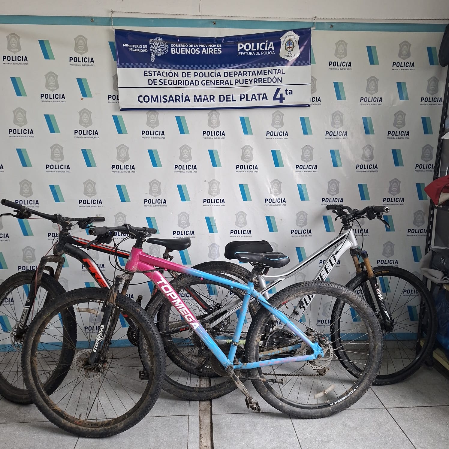 Personal de la Comisaría 4ª detuvo al comerciante y secuestró armas, municiones, la camioneta y las bicicletas