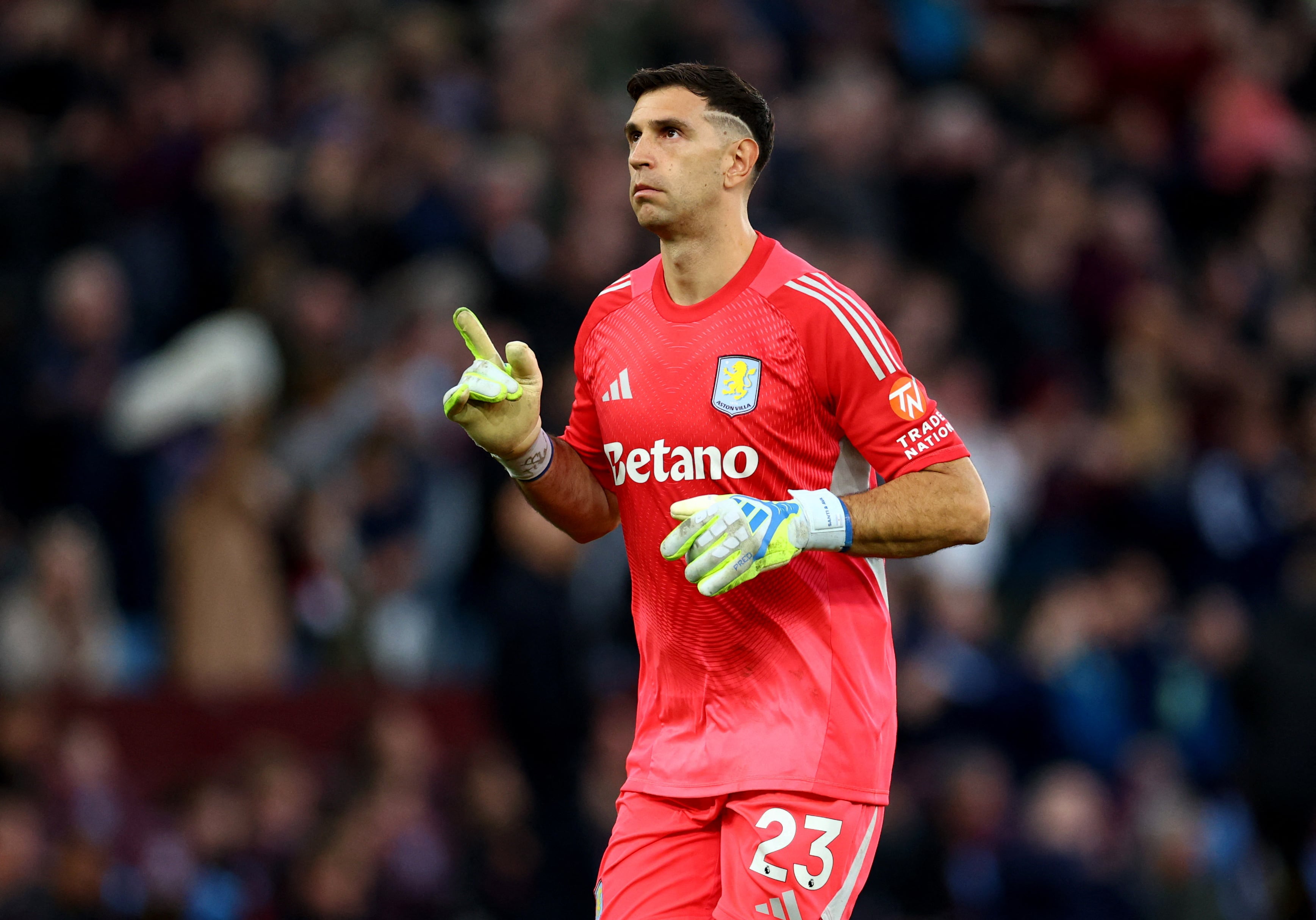 Emiliano Martinez continuará su carrera en la Premier League (Reuters/Andrew Boyers)