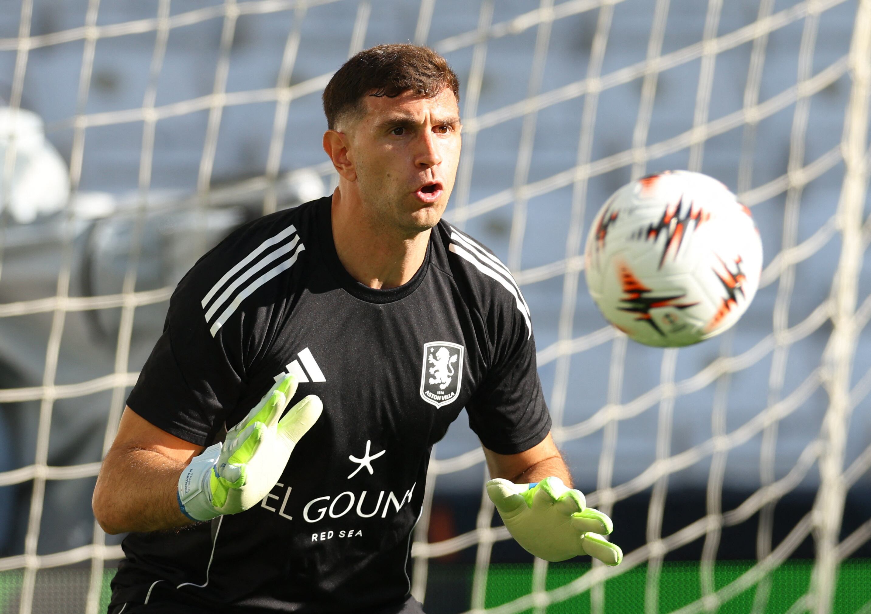 El Chelsea acelera por el Dibu Martínez mientras se cierra su ciclo en el Aston Villa (REUTERS/Kemal Aslan)