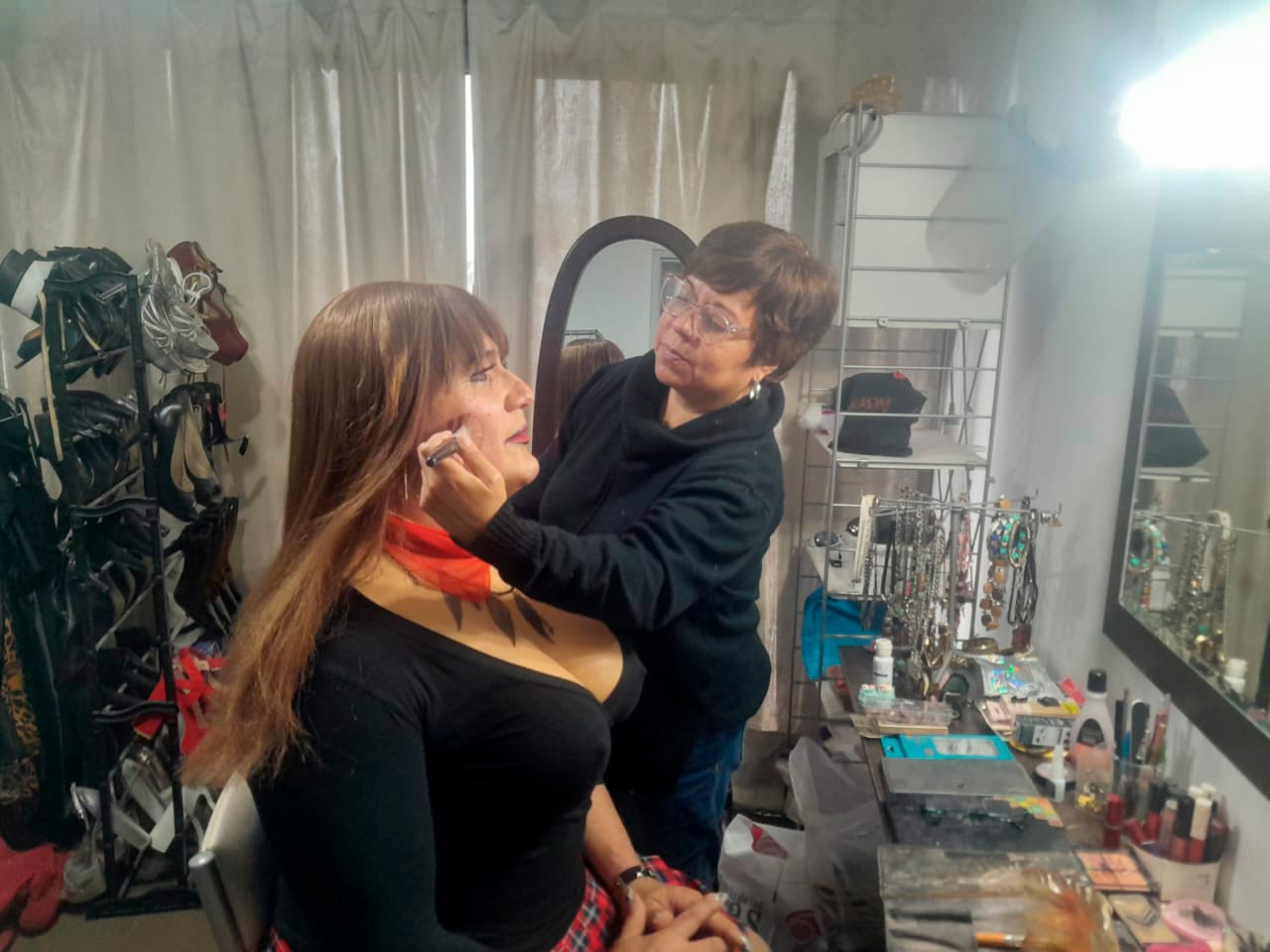 El espacio secreto porteño en el que los hombres se convierten en mujeres: el relato de Mirna, la clienta más fiel