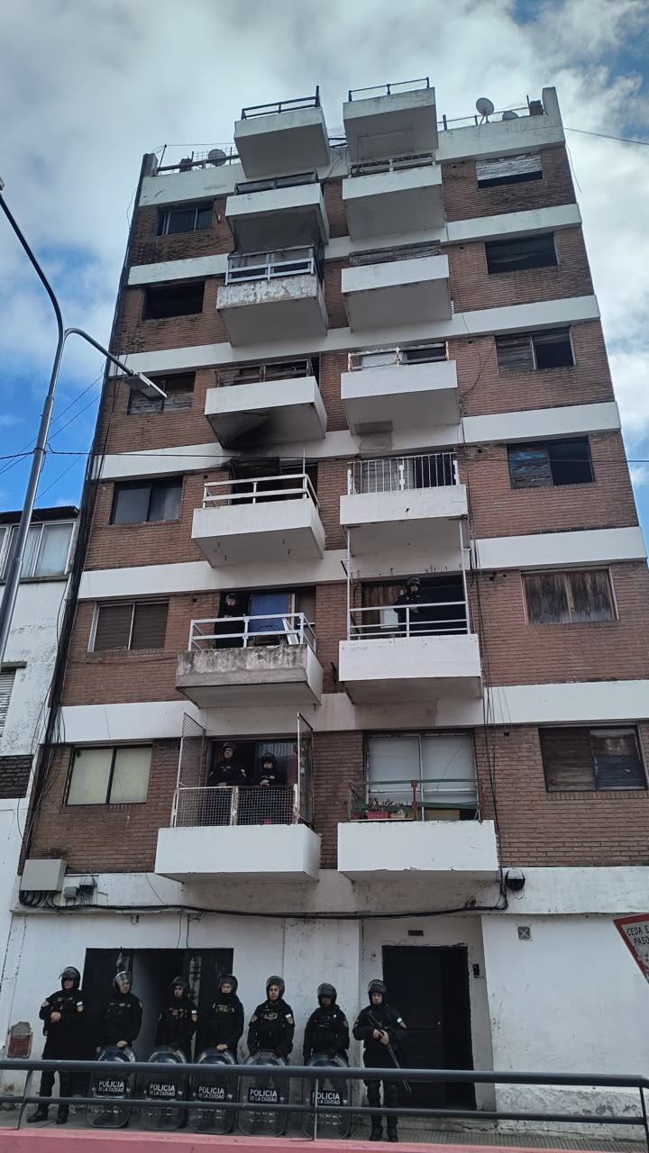 El edificio tomado en Núñez