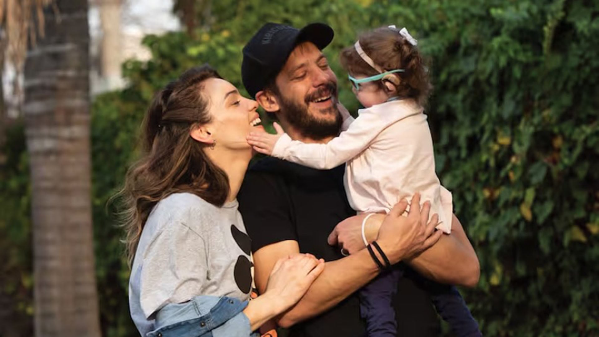 Macarena Paz con Abril y su pareja Rodrigo Pérez, guitarrista de Ciro y Los Persas