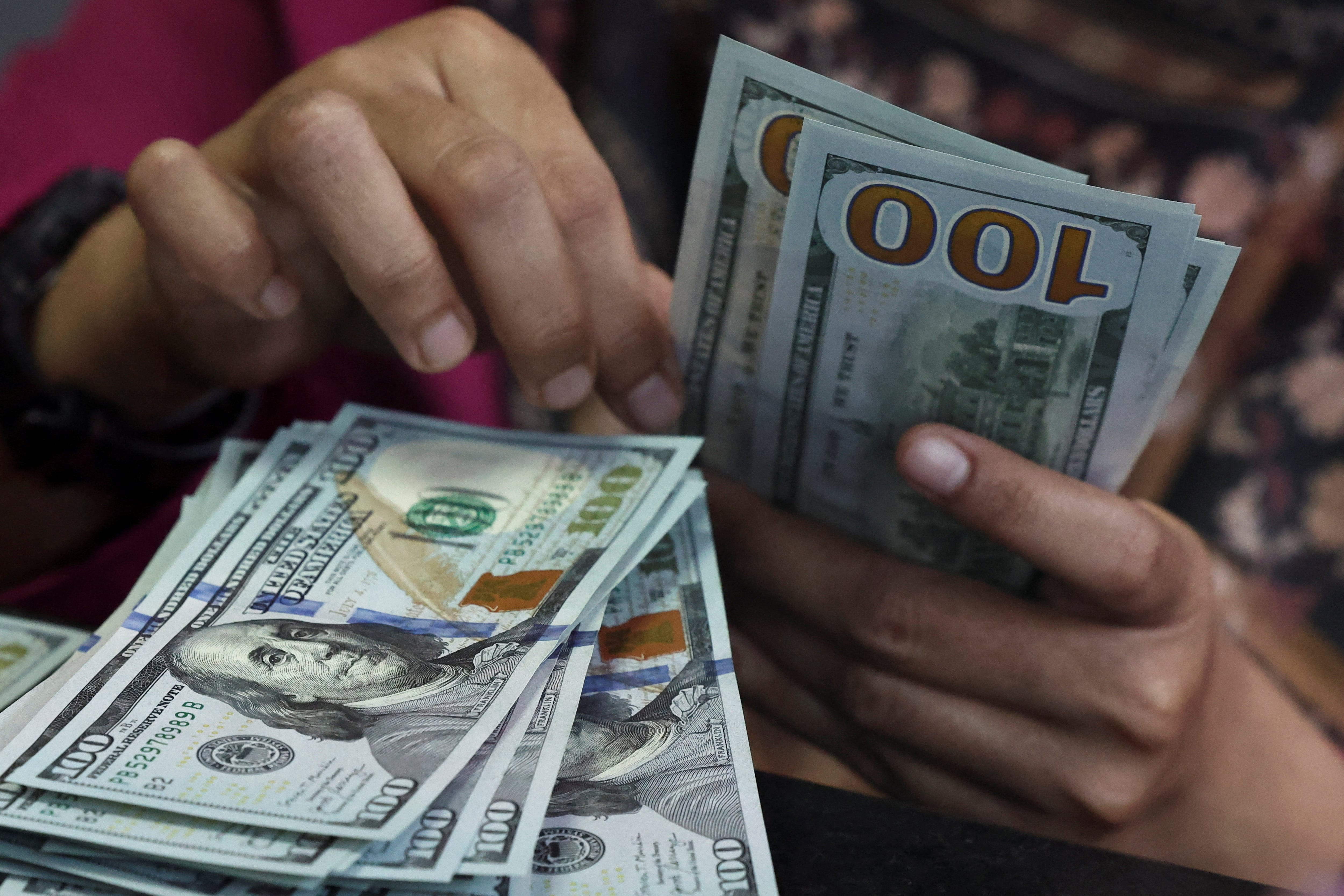 FOTO DE ARCHIVO REFERENCIAL. El reporte oficial desagrega aportes por tamaño y muestra un salto anual en el segmento menor, mientras tributos como el IVA y la renta mantienen el mayor peso dentro del total. REUTERS/Willy Kurniawan