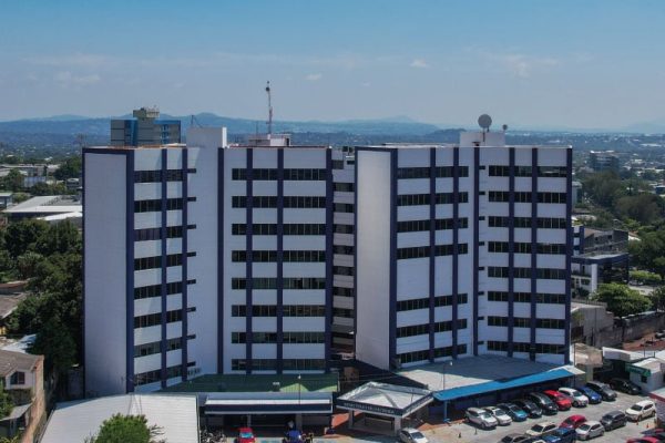 El Salvador elevó ingresos fiscales y bajó el déficit en el último periodo, según su última rendición