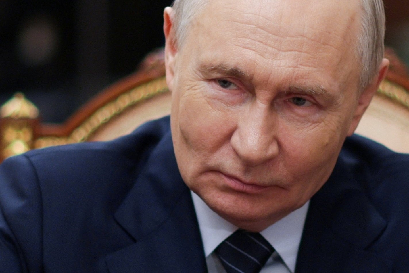El presidente ruso, Vladimir Putin, asiste a una reunión con el director ejecutivo y presidente de la junta directiva de Ferrocarriles Rusos (RZhD), Oleg Belozerov, en el Kremlin de Moscú (Rusia), el 31 de julio de 2026 (Sputnik/Alexander Kazakov/REUTERS)