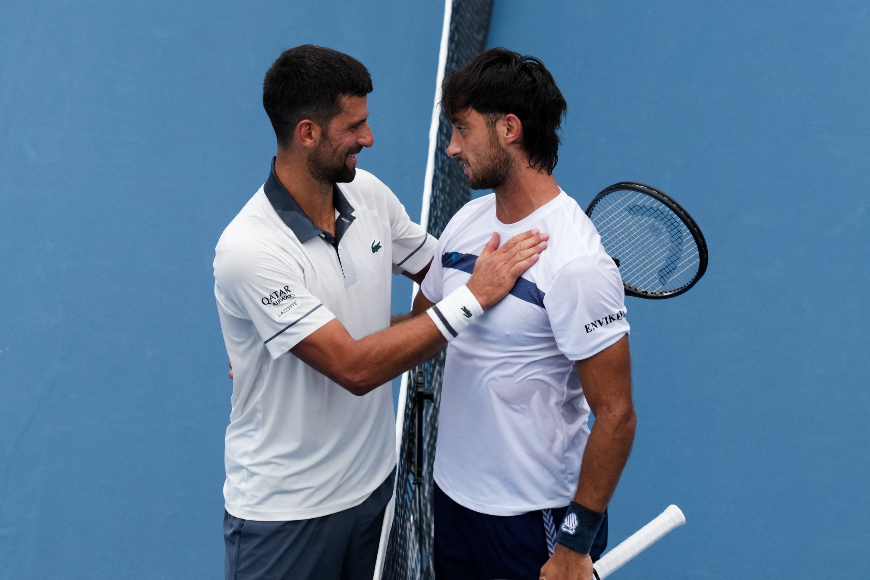 El saludo de Djokovic con Thiago Tirante después del partido (Créditos: Aaron Doster-Imagn Images)