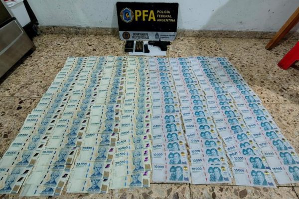 Escaneaban ojos y robaban datos: la maniobra detrás de los $27 mil millones lavados por una red criminal