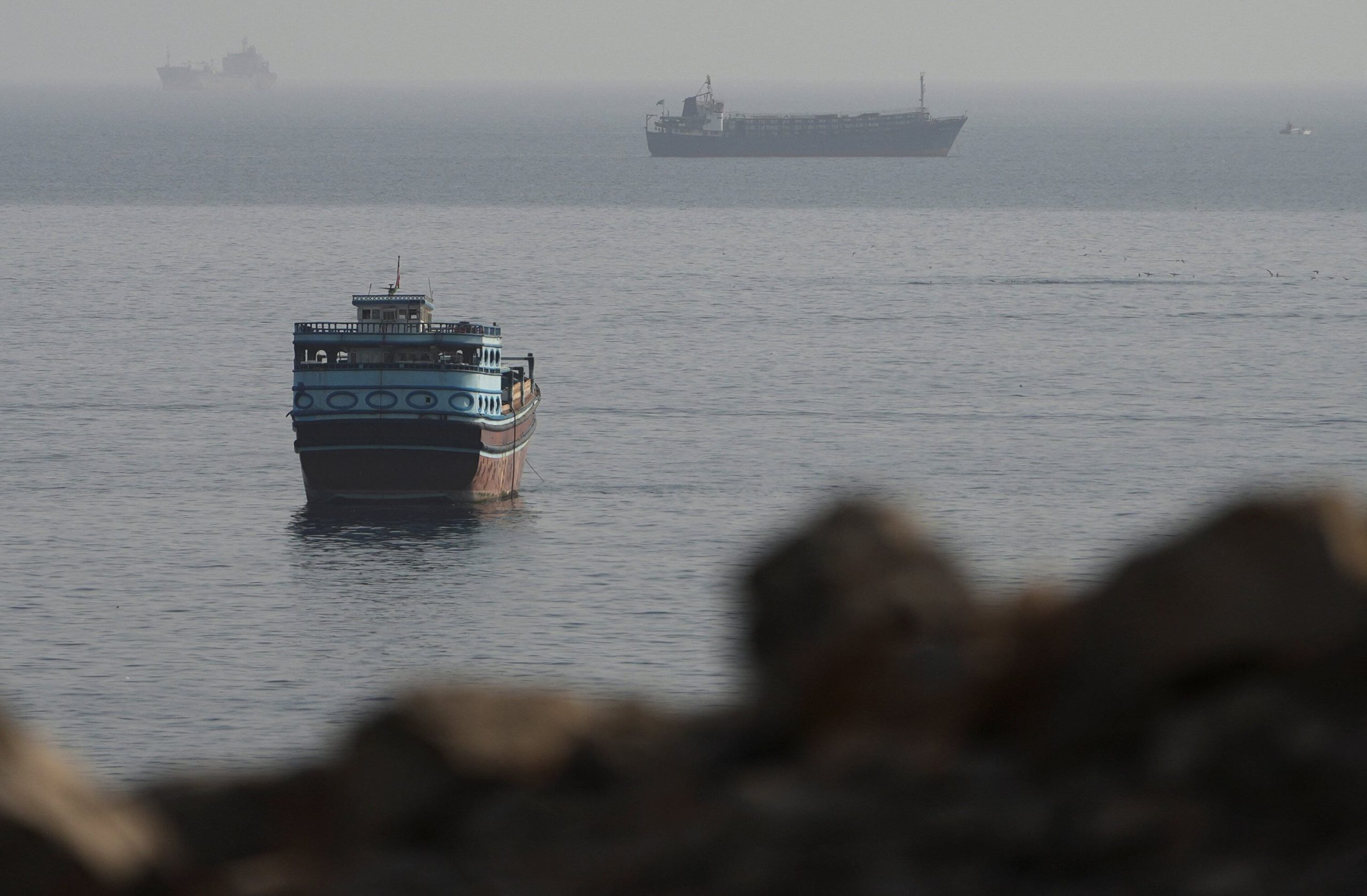Estados Unidos disparó contra un buque mercante en el golfo de Omán que intentaba violar el bloqueo marítimo impuesto a Irán