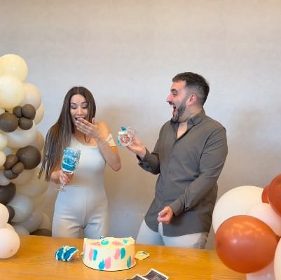 Estefi Berardi y Félix Orsatti revelaron el género de su bebé en una íntima celebración con amigos