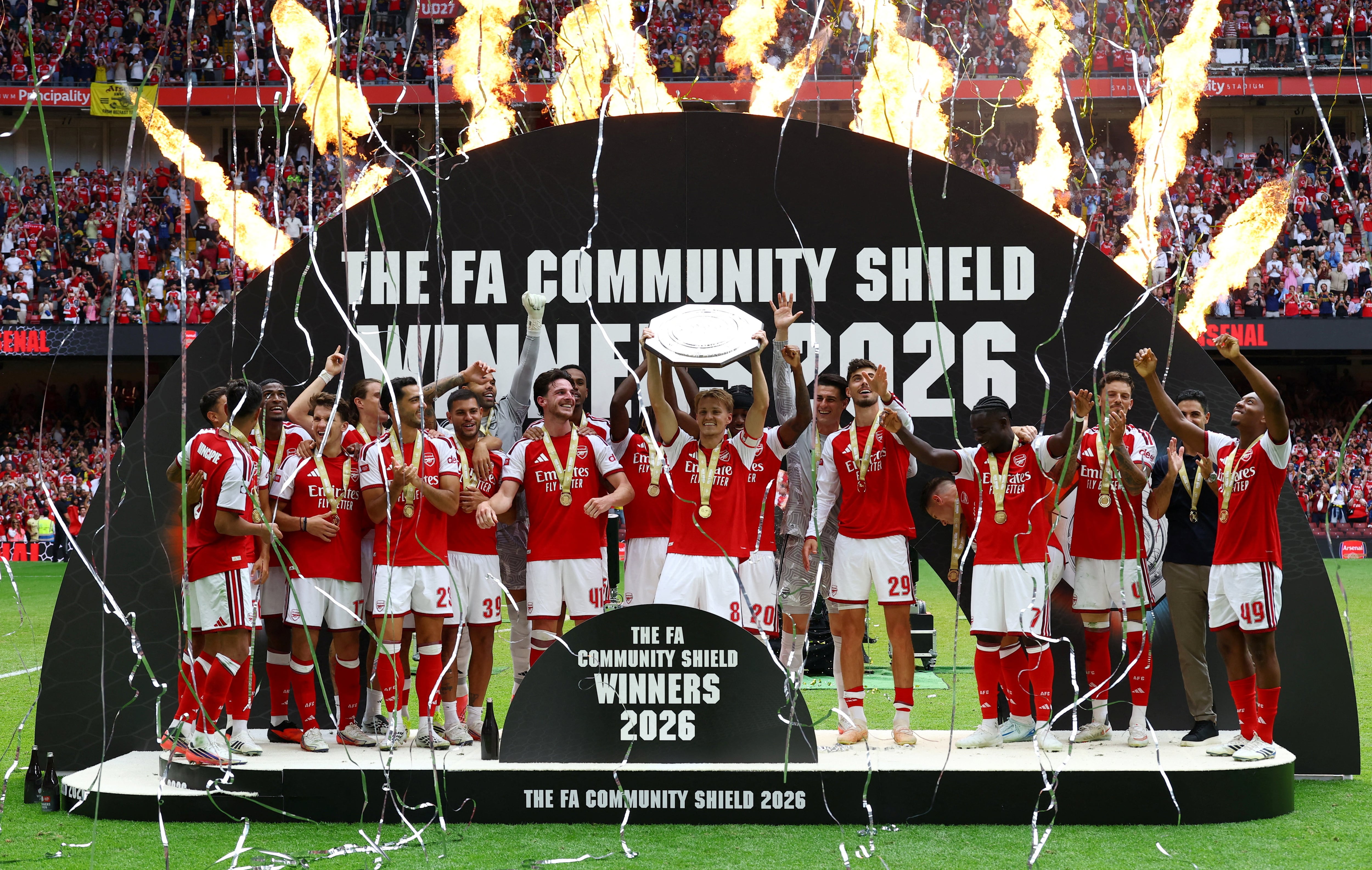 Arsenal nunca ganó la Premier League en una temporada iniciada con un título de Community Shield, pese a su reciente victoria sobre Manchester City (Reuters/Matthew Childs)