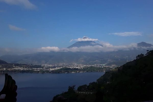 Guatemala: se acercó a un borde escarpado para una selfie, perdió el equilibrio y murió
