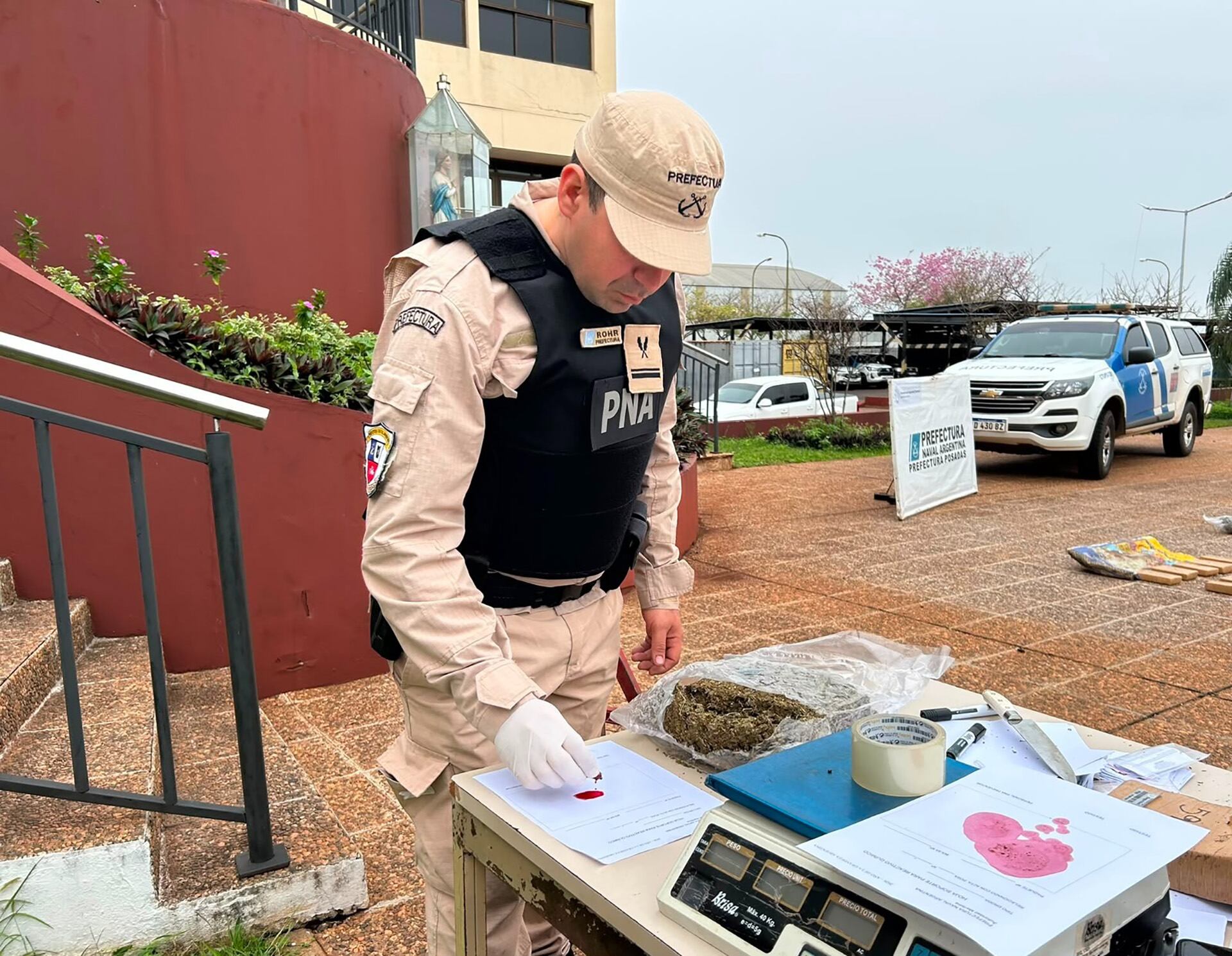 La droga estaba distribuida en 40 bultos ocultos entre la vegetación de la zona fronteriza