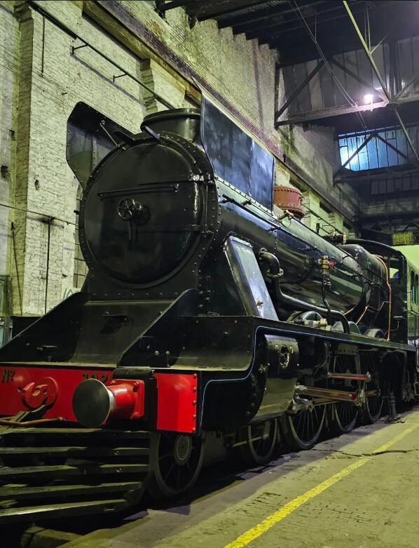 Iba a convertirse en chatarra, pero la salvaron: la increíble historia de la locomotora centenaria que volvió a rodar tras 22 años de trabajo