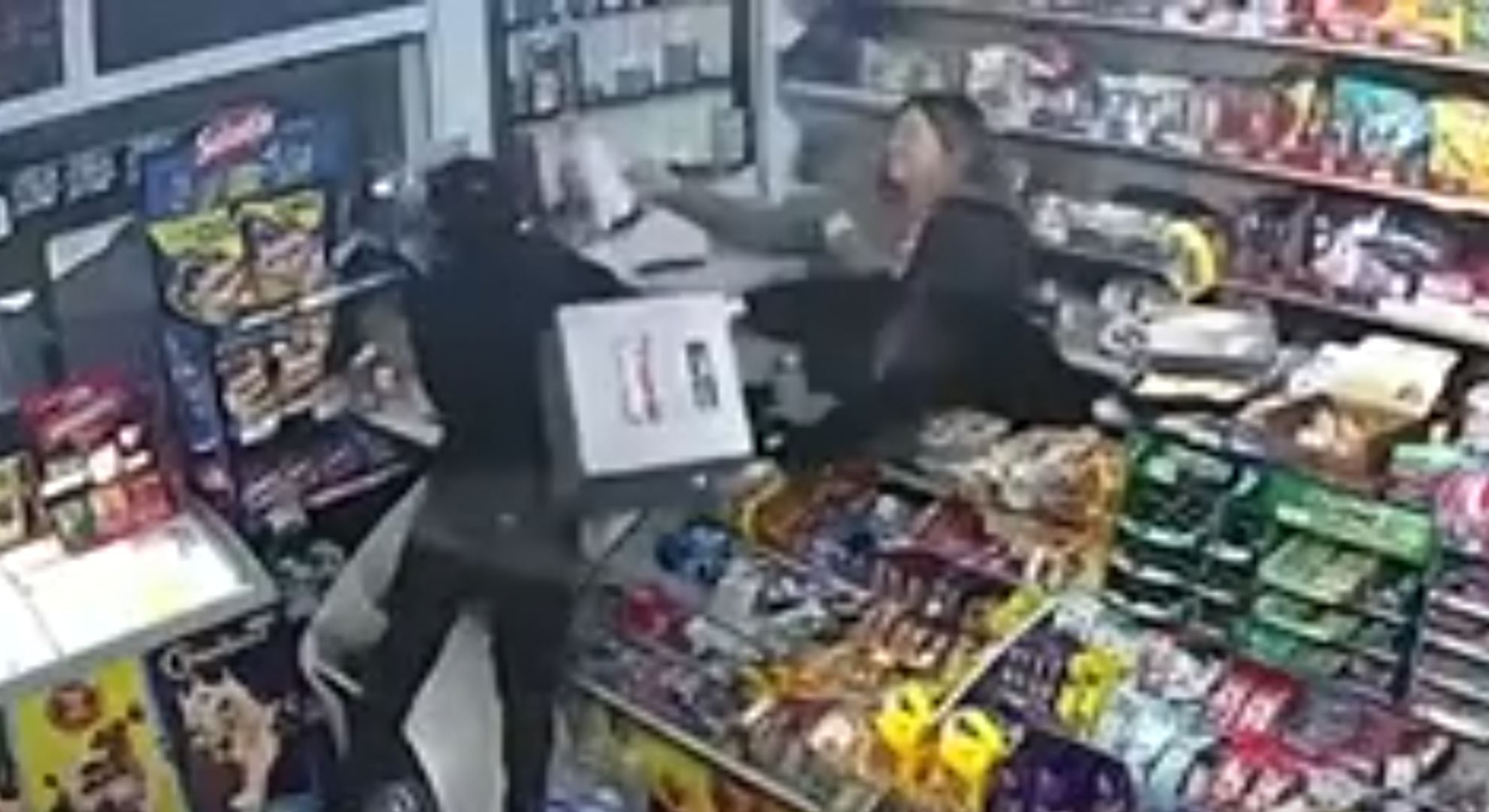 La dueña del negocio aseguró haber reconocido al delincuente
