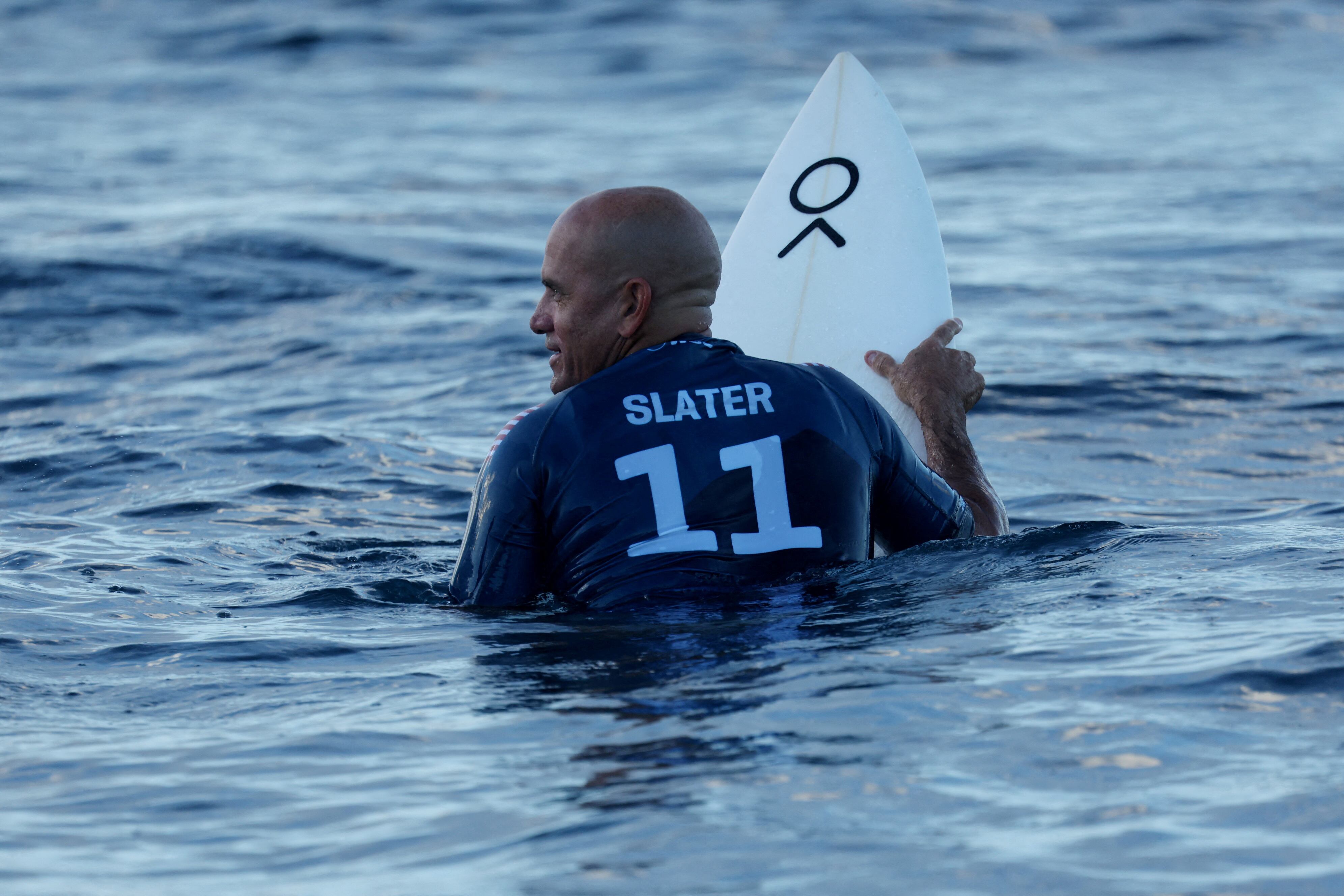 La vigencia de Kelly Slater en el surf profesional se apoya en una trayectoria de 11 títulos mundiales y récords como campeón más joven y más veterano (REUTERS)