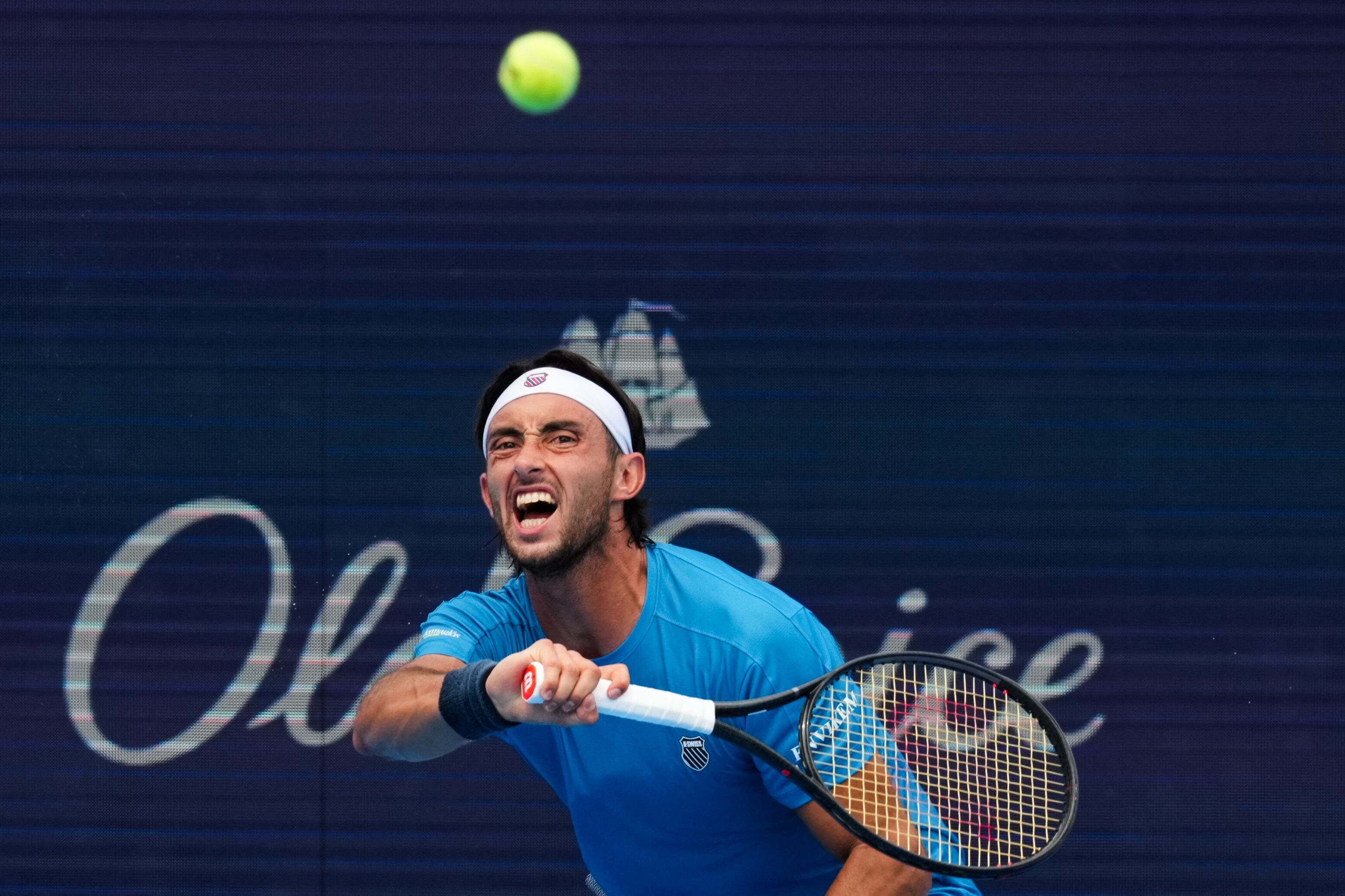 Thiago Tirante destacó la devolución como una de las claves para vencer a Jakub Mensik (Crédito: Reuters)