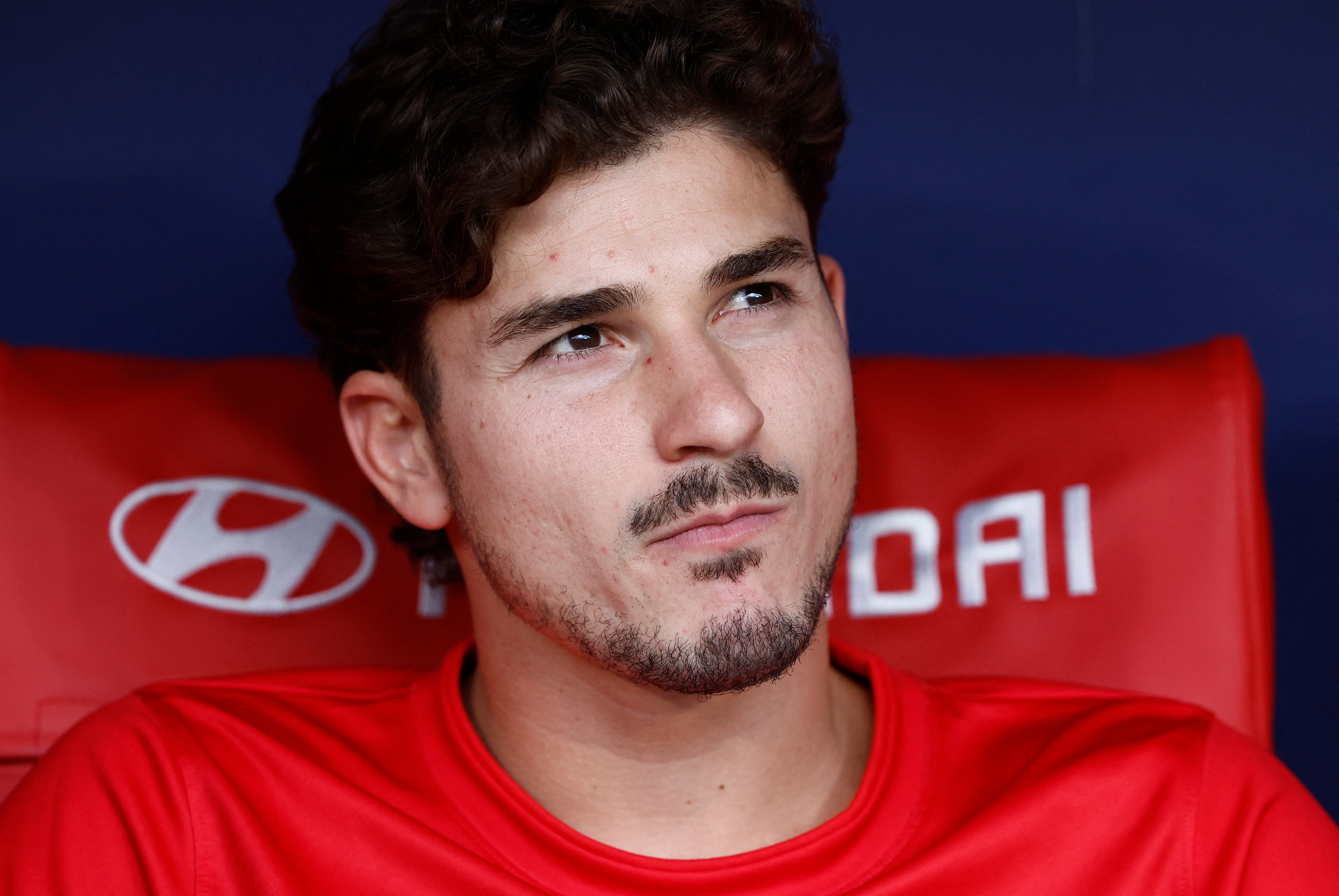 La expresión de Julián Álvarez antes del partido contra Villarreal (REUTERS/Thomas Peter)