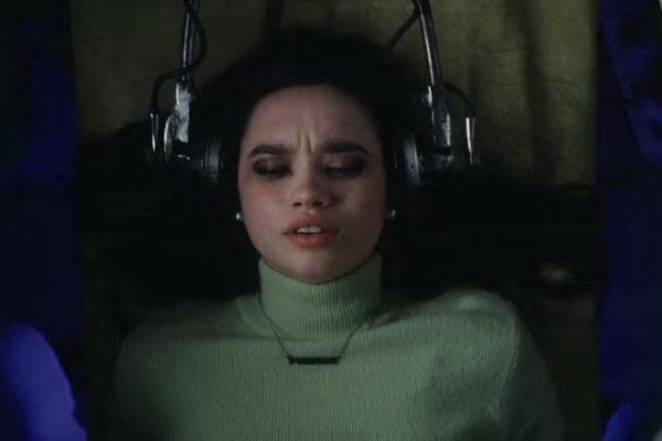 Las duras escenas de Helena, la nieta de Moria Casán, en su debut actoral en la serie de la diva