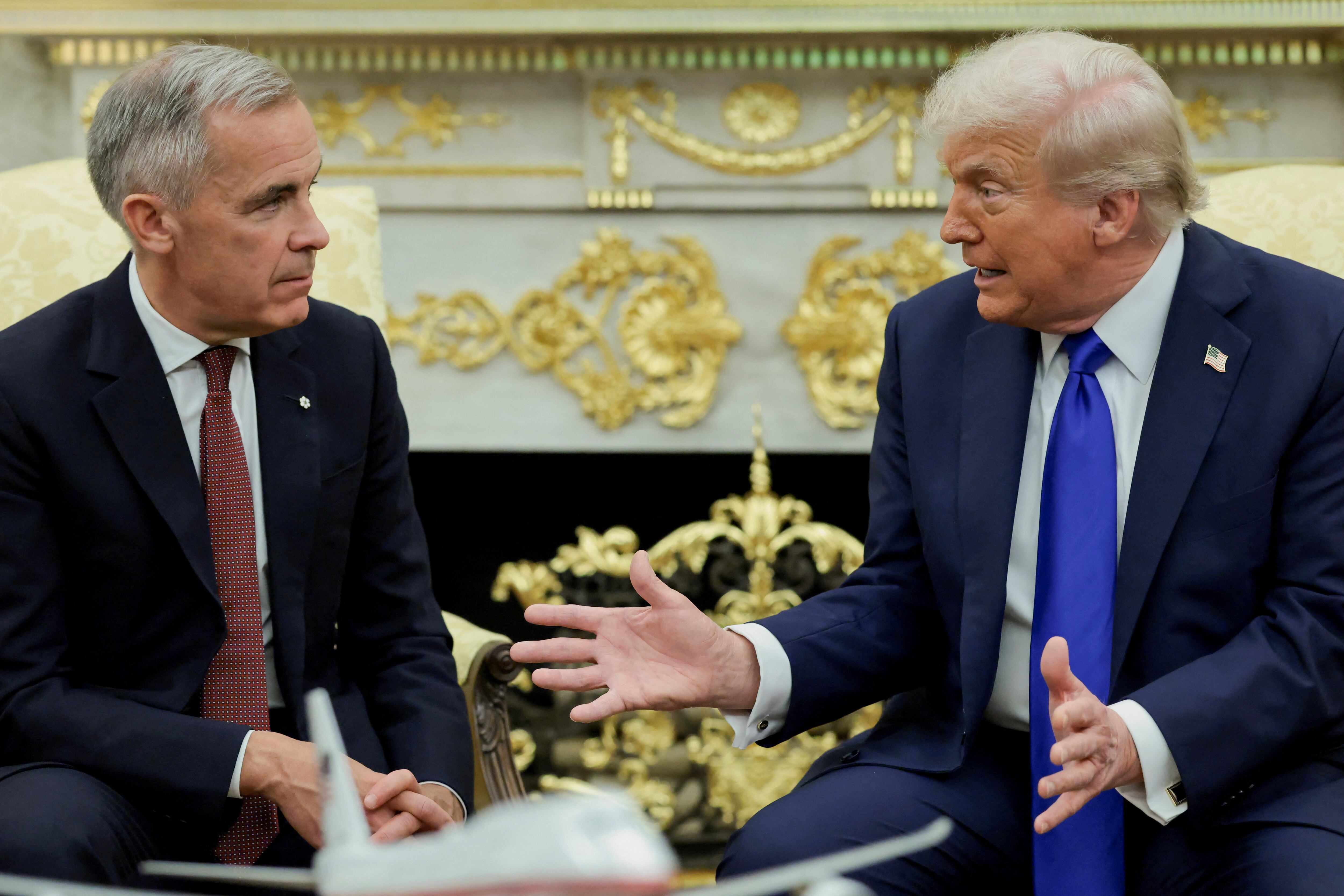 El primer ministro de Canadá, Mark Carney y el presidente de Estados Unidos, Donald Trump, en el Despacho Oval de la Casa Blanca en Washington, D.C., EEUU (REUTERS/Evelyn Hockstein/Archivo)