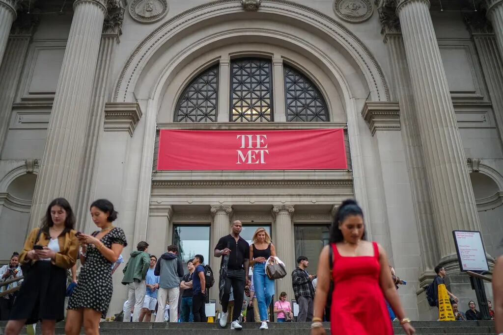 Algunos se han preguntado por qué el Museo Metropolitano de Arte ha decidido homenajear a John Galliano en un momento de creciente antisemitismo (Ryan Murphy para The New York Times)