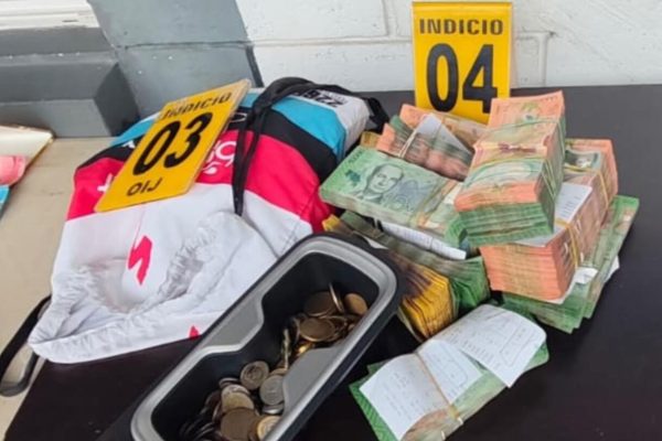 Policía de Fronteras decomisó más de ¢68 millones (USD 150 mil) ocultos en un vehículo en la Zona Sur de Costa Rica