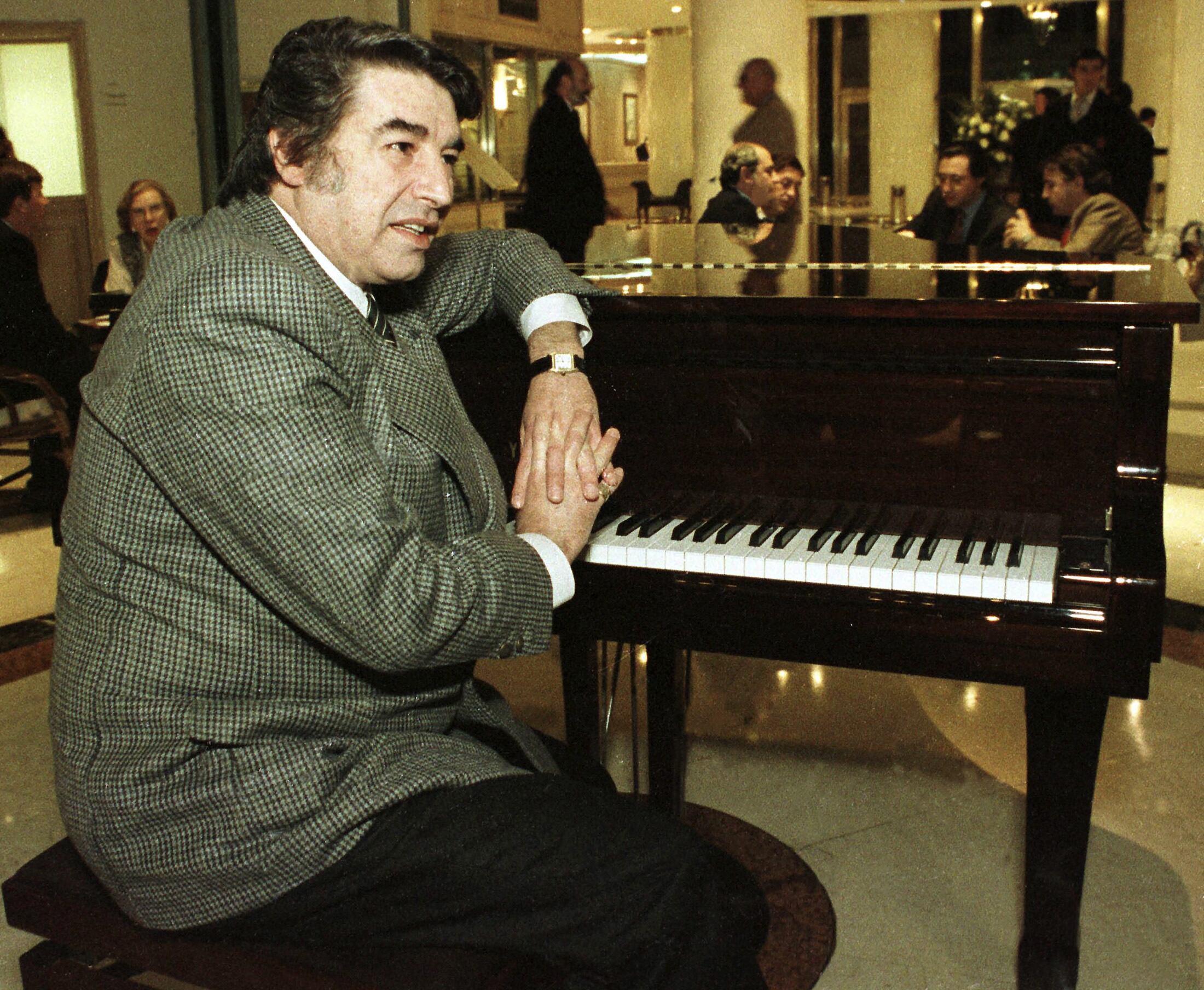Por los 81 años que hubiera cumplido Sandro, “las nenas” y la ciudad donde se erige su mansión le rendirán tributo