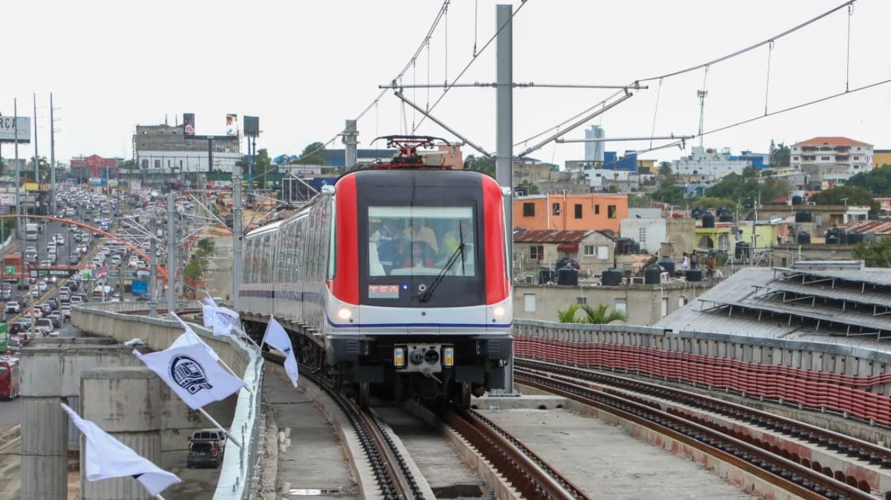 Santo Domingo aplica una tarifa integrada de 35 pesos dominicanos en el Corredor 27 de Febrero desde este lunes. (Cortesía Presidencia de la República Dominicana)